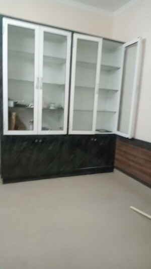 Bedroom in 6+ BHK Independent House at Sector 22 – for Rent