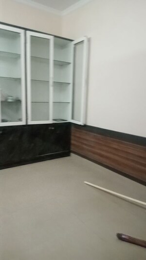 Room in 6+ BHK Independent House at Sector 22 – for Rent
