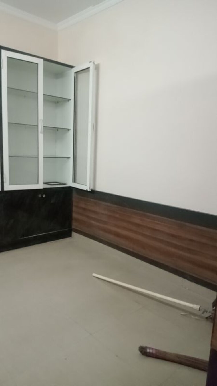 Room, sector 22 6+ Bedroom 1200 Sq.Ft. Independent House In Sector 22 Chandigarh 10652745