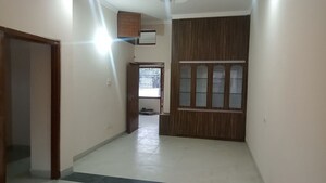 Room in 6+ BHK Independent House at Sector 22 – for Rent