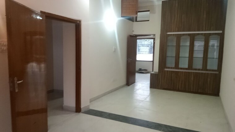Room, sector 22 6+ Bedroom 1200 Sq.Ft. Independent House In Sector 22 Chandigarh 10652745