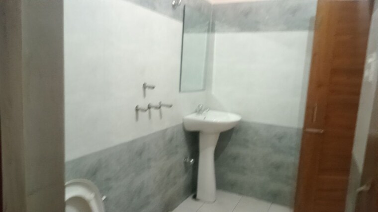 Bathroom, sector 22 6+ Bedroom 1200 Sq.Ft. Independent House In Sector 22 Chandigarh 10652745