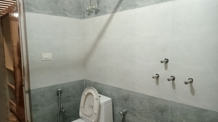 Bathroom, sector 22 6+ Bedroom 1200 Sq.Ft. Independent House In Sector 22 Chandigarh 10652745