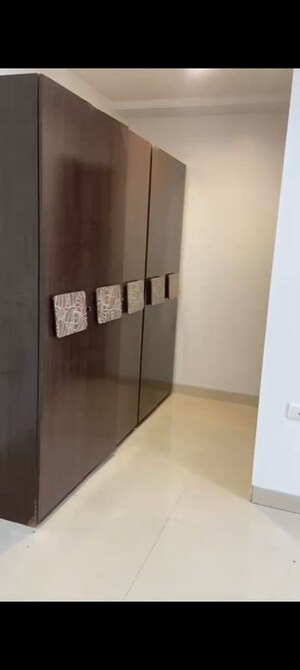 Room in 4 BHK Apartment at Vision Crest, Dadar West – for Rent