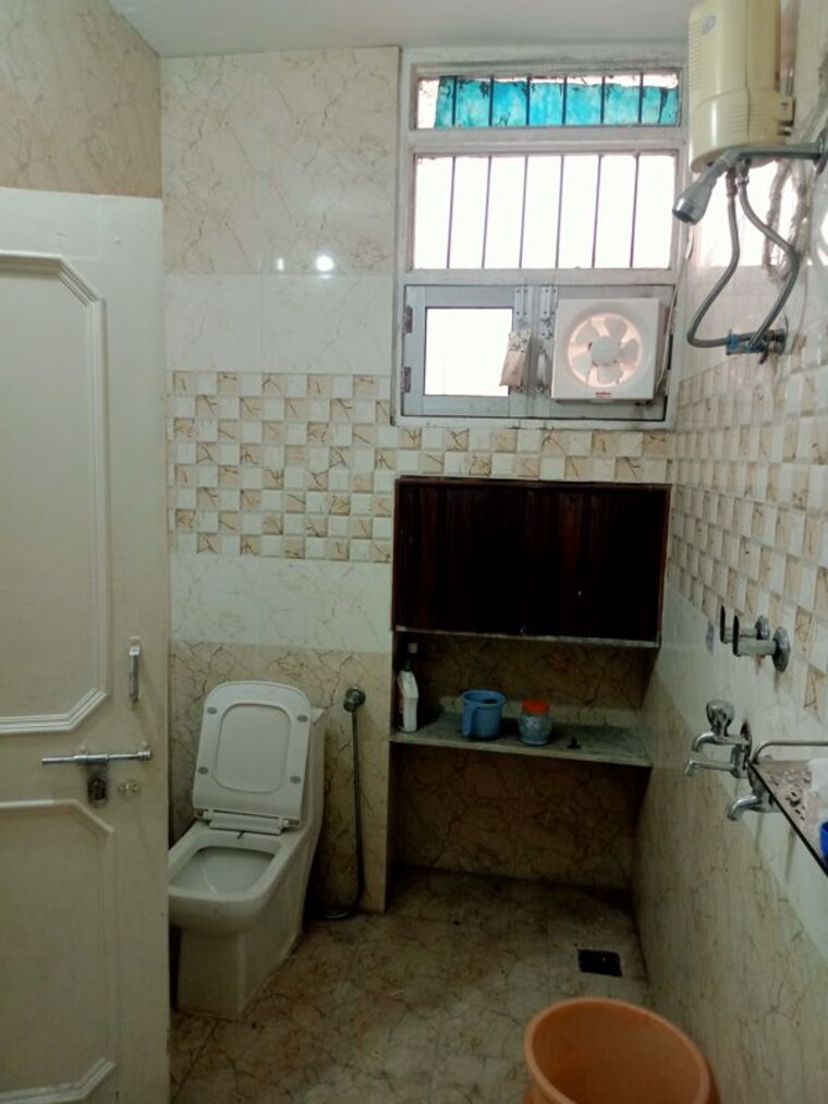 Bathroom, sector 38c 1 Bedroom 1200 Sq.Ft. Independent House In Sector 38c Chandigarh 10652759
