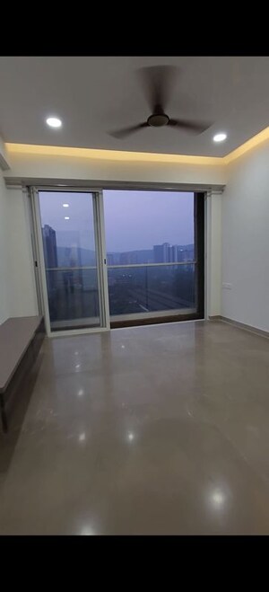 Room in 2 BHK Apartment at Embassy One Thane, Panch Pakhadi – for Rent