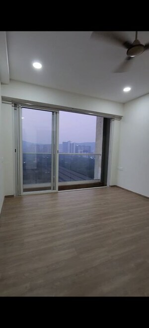 Room in 2 BHK Apartment at Embassy One Thane, Panch Pakhadi – for Rent