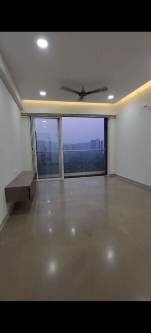 Room in 2 BHK Apartment at Embassy One Thane, Panch Pakhadi – for Rent