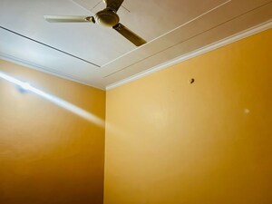 Room in 3.5 BHK Apartment at Ansals Celebrity Greens, Sushant Golf City – for Rent