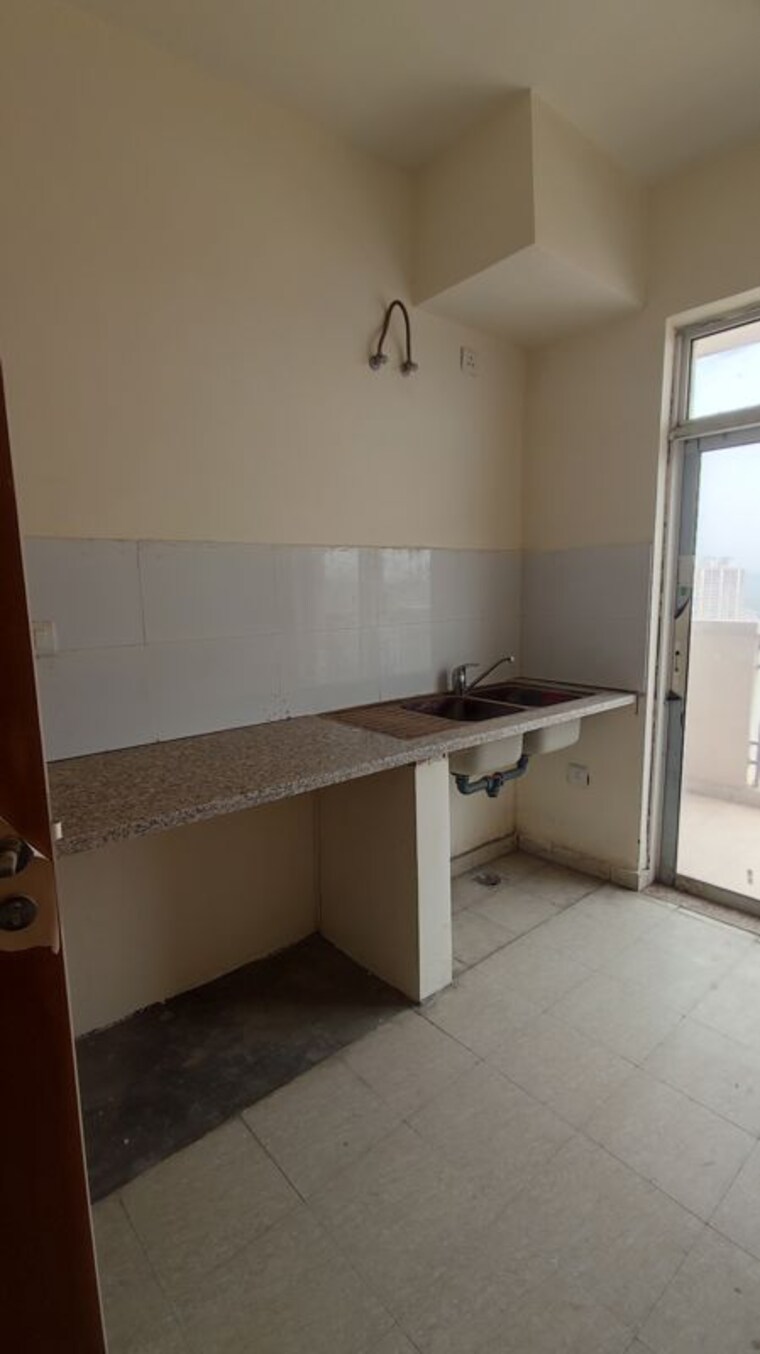 Kitchen, dlf-express-greens 3.5 Bedroom 1940 Sq.Ft. Apartment In Manesar Sector 1a Gurgaon 10423314