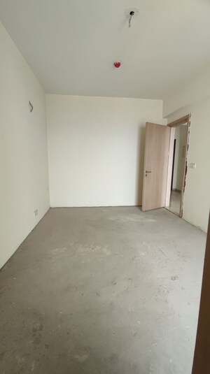 Room in 3.5 BHK Apartment at DLF Express Greens, Manesar Sector 1a – for Sale