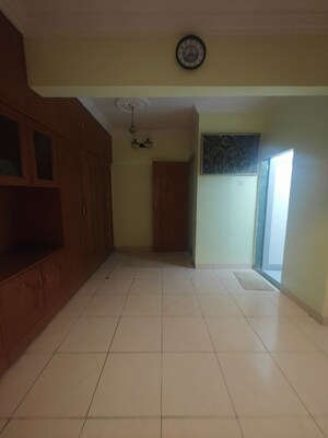 Room in 3.5 BHK Apartment at Seawoods – for Rent
