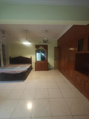 Room in 3.5 BHK Apartment at Seawoods – for Rent