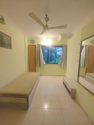 Room in 3.5 BHK Apartment at Seawoods – for Rent