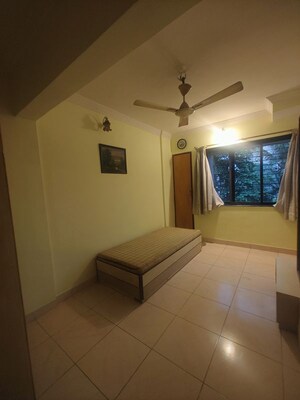 Room in 3.5 BHK Apartment at Seawoods – for Rent