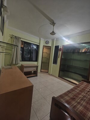 Room in 3.5 BHK Apartment at Seawoods – for Rent
