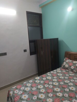 Room in 2 BHK Builder Floor at Mayur Vihar 1 – for Rent