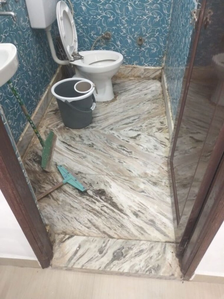 Bathroom, mayur vihar 1 2 Bedroom 650 Sq.Ft. Builder Floor In Mayur Vihar 1 Delhi 10652838