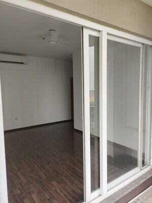 Building Lobby in 3.5 BHK Apartment at Microtek Greenburg, Sector 86 – for Rent