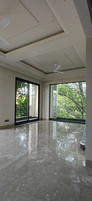 Room in 3 BHK Builder Floor at Defence Colony – for Rent