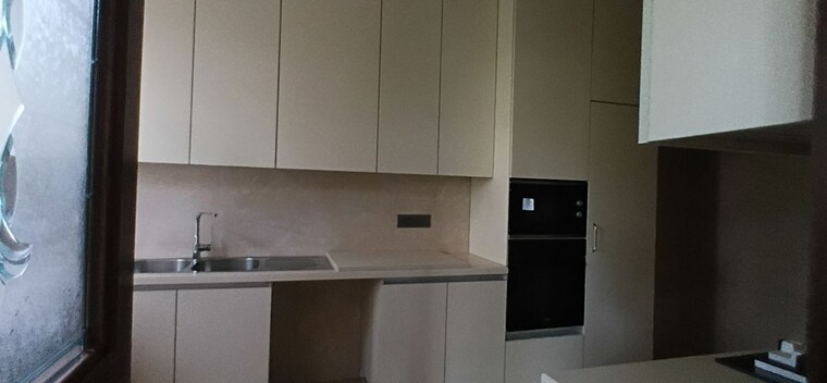 Kitchen, defence colony 3 Bedroom 325 Sq.Yd. Builder Floor In Defence Colony Delhi 10641107