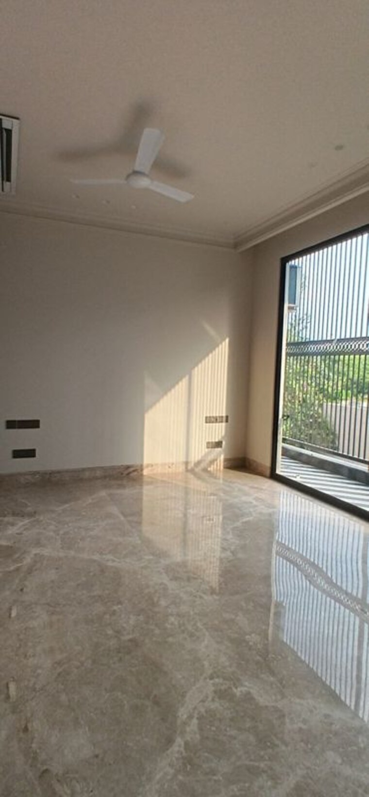 Room, defence colony 3 Bedroom 325 Sq.Yd. Builder Floor In Defence Colony Delhi 10641107