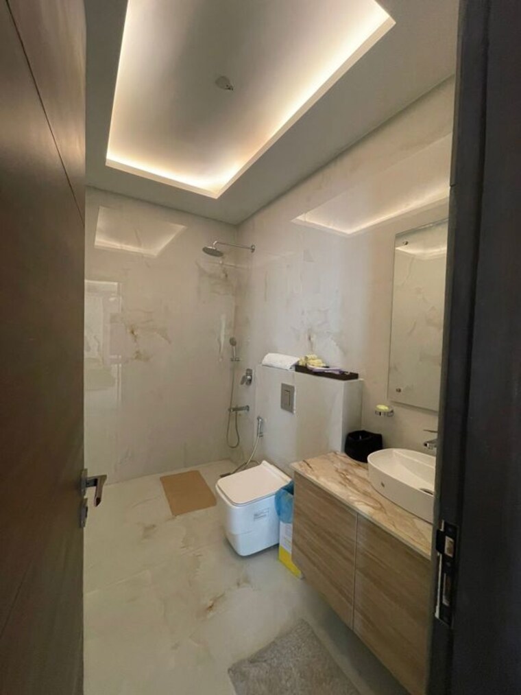Bathroom, mahagun-mezzaria 4 Bedroom 4425 Sq.Ft. Apartment In Sector 78 Noida 10652907