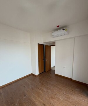 Room in 2 BHK Apartment at Gera Planet Of Joy, Kharadi – for Rent