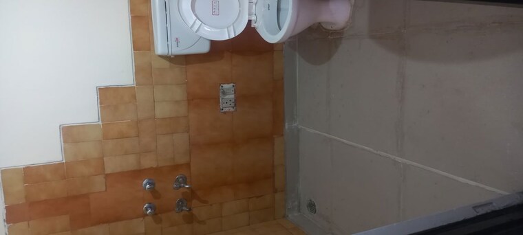Bathroom, ip extension 2 Bedroom 1000 Sq.Ft. Apartment In Ip Extension Delhi 10652925
