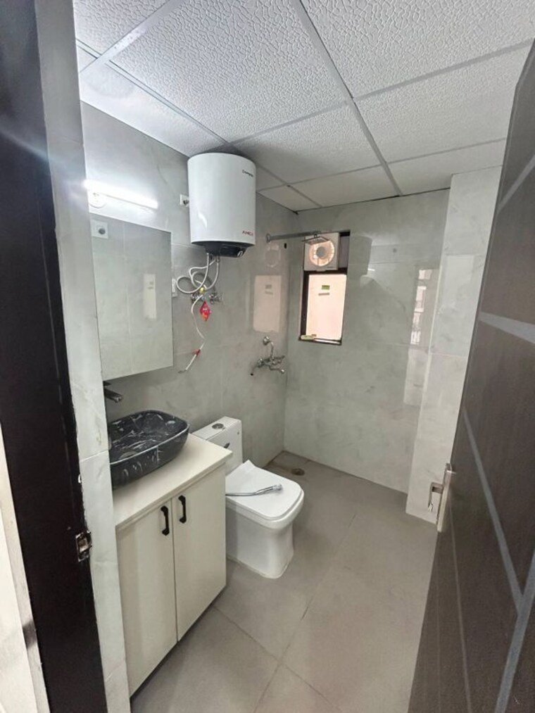 Bathroom, amrapali-terrace-homes 2.5 Bedroom 990 Sq.Ft. Apartment In Tech Zone 4 Greater Noida Greater Noida 10652934