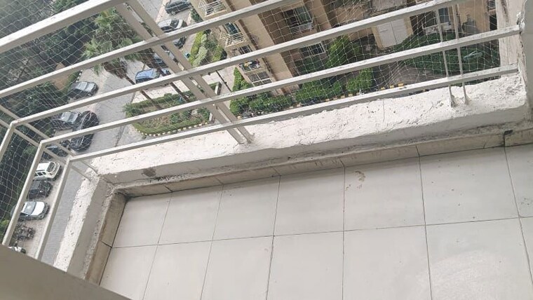 Balcony, paras-tierea 3.5 Bedroom 1265 Sq.Ft. Apartment In Sector 137 Noida 10652931