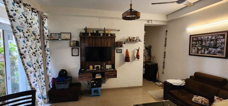 Living Room, gaur-city-2-14th-avenue 2 Bedroom 955 Sq.Ft. Apartment In Sector 16c Greater Noida Greater Noida 10652941