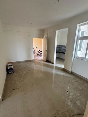 Room in 3 BHK Apartment at Raj Nagar – for Sale