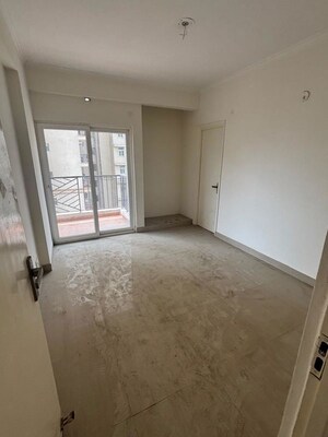 Room in 3 BHK Apartment at Raj Nagar – for Sale