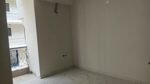 Room in 2 BHK Apartment at Smart World Orchard, Sector 61 – for Sale