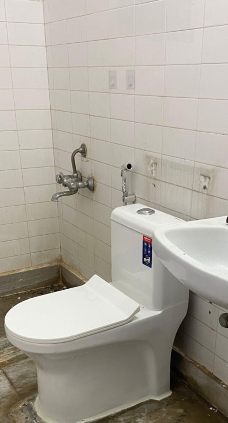 Bathroom, awho-devinder-vihar 2 Bedroom 850 Sq.Ft. Apartment In Sector 56 Gurgaon 10652975