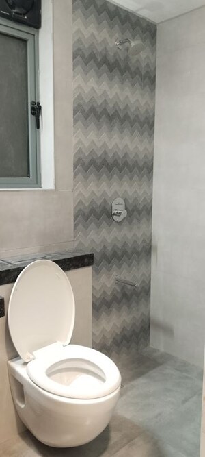 Bathroom in 1.5 BHK Apartment at Kalpataru Elitus, Mulund West – for Rent