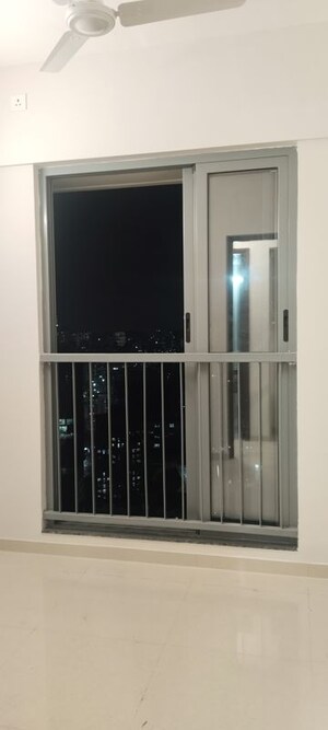 Master Bedroom in 1.5 BHK Apartment at Kalpataru Elitus, Mulund West – for Rent