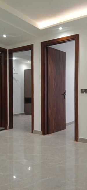 Building Lobby in 2 BHK Builder Floor at Mahavir Enclave – for Sale