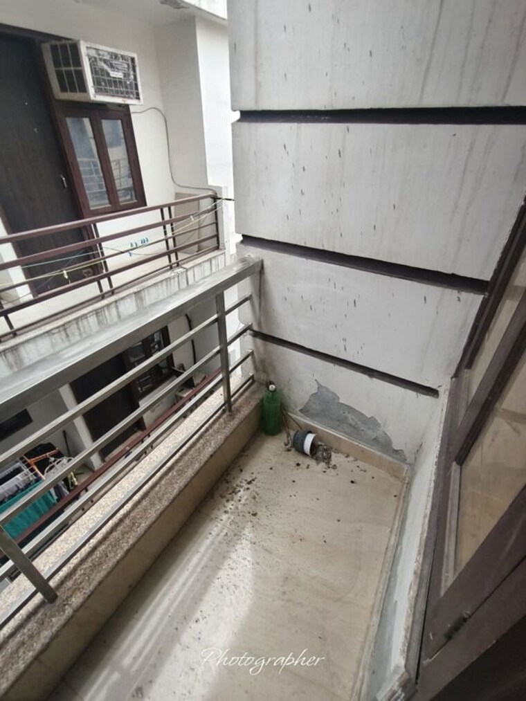 Balcony, saket-kunj-sahibabad 1 Bedroom 500 Sq.Ft. Apartment In Rajendra Nagar Sector 5 Ghaziabad 10653028