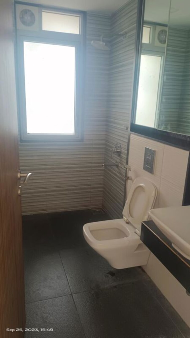 Bathroom, lokhandwala-residency 2 Bedroom 700 Sq.Ft. Apartment In Worli Mumbai 10653066