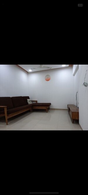 Hall in 2 BHK Apartment at Vile Parle Mahaveer, Vile Parle West – for Rent