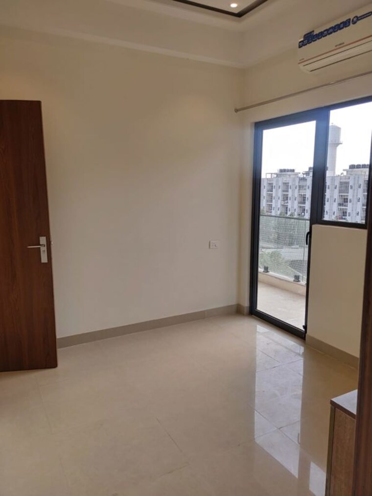 Room, suncity-vatsal-valley 3 Bedroom 1430 Sq.Ft. Builder Floor In Gwal Pahari Gurgaon 10653093