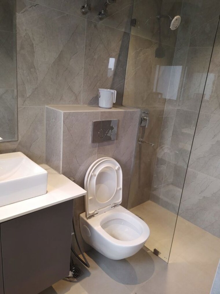 Bathroom, suncity-vatsal-valley 3 Bedroom 1430 Sq.Ft. Builder Floor In Gwal Pahari Gurgaon 10653093