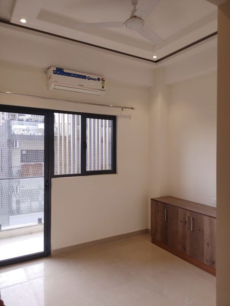 Room, suncity-vatsal-valley 3 Bedroom 1430 Sq.Ft. Builder Floor In Gwal Pahari Gurgaon 10653093