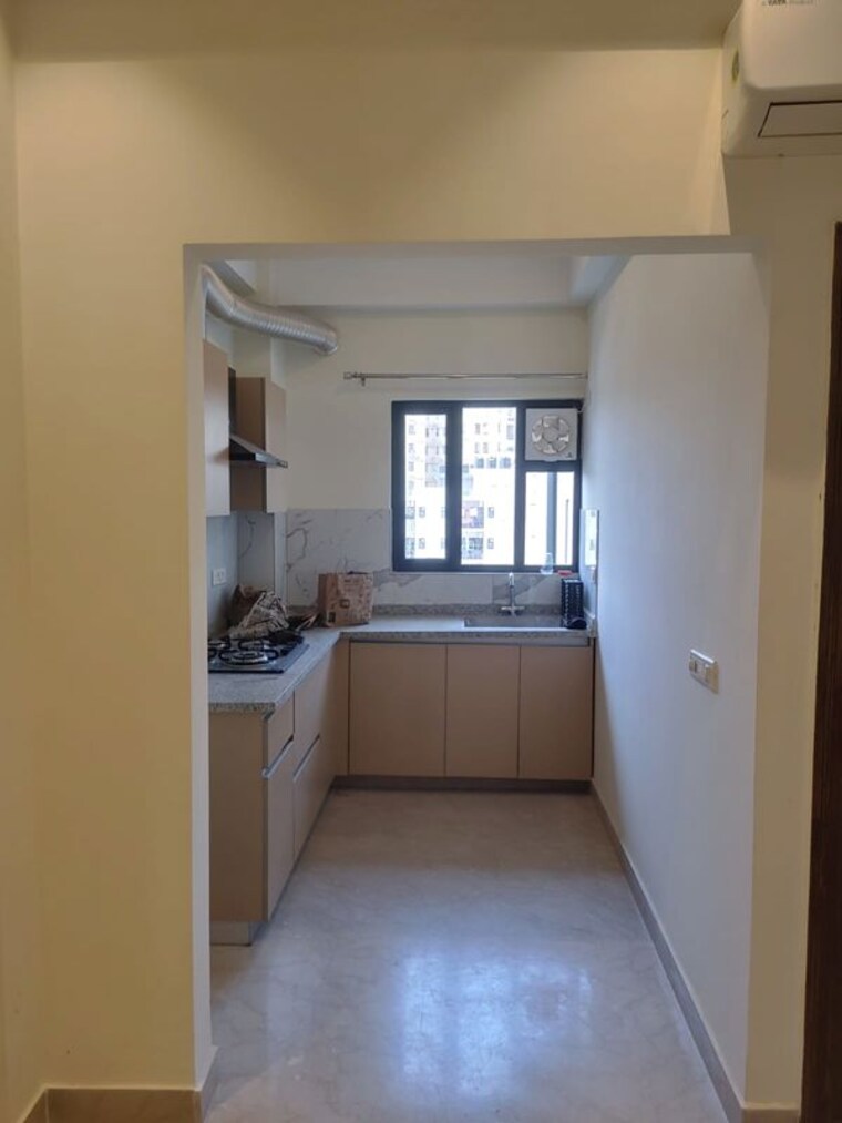 Kitchen, suncity-vatsal-valley 3 Bedroom 1430 Sq.Ft. Builder Floor In Gwal Pahari Gurgaon 10653093