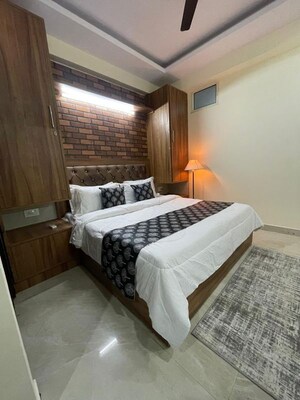 Bedroom in 1 BHK Builder Floor at Dlf City Phase 3 – for Rent