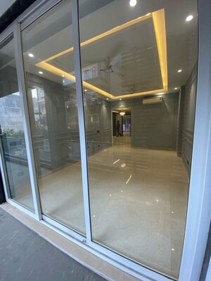 Bathroom in 4 BHK Builder Floor at Dlf Phase iv – for Rent