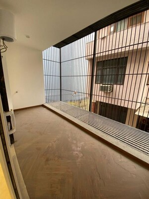 Balcony in 4 BHK Builder Floor at Dlf Phase iv – for Rent