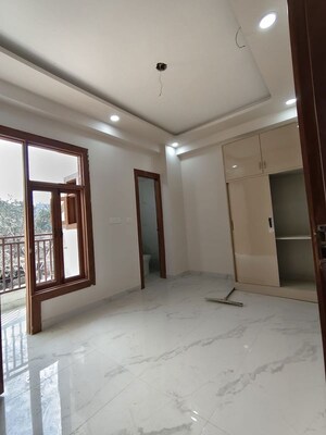  Builder Floor For Sale in Krishna Tower Noida, Sector 73